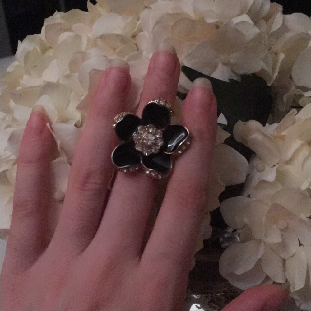 Fashion flower ring - Picture 2 of 2
